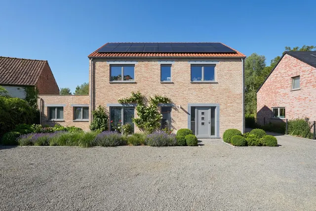 Villa te koop in Aat – 1/10
