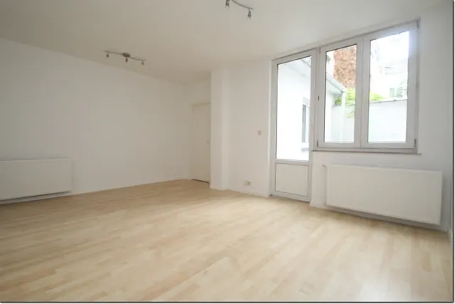 Rez-de-chaussée te huur in Ixelles – 1/6