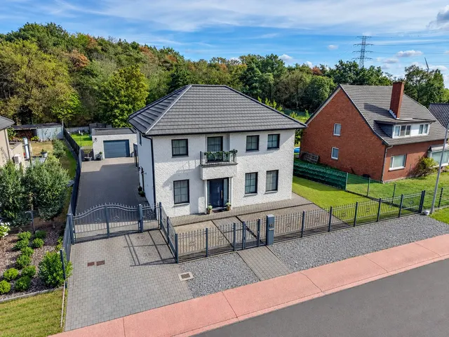 Villa te koop in Genk – 1/10