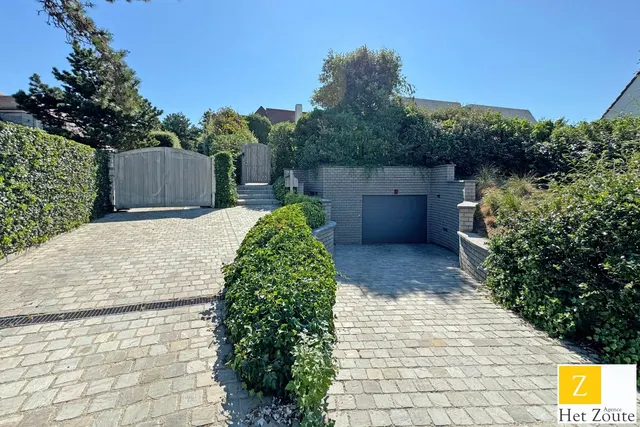 Gesloten garagebox te koop in Knokke-Heist – 1/2