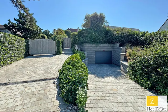Gesloten garagebox te koop in Knokke-Heist – 1/3
