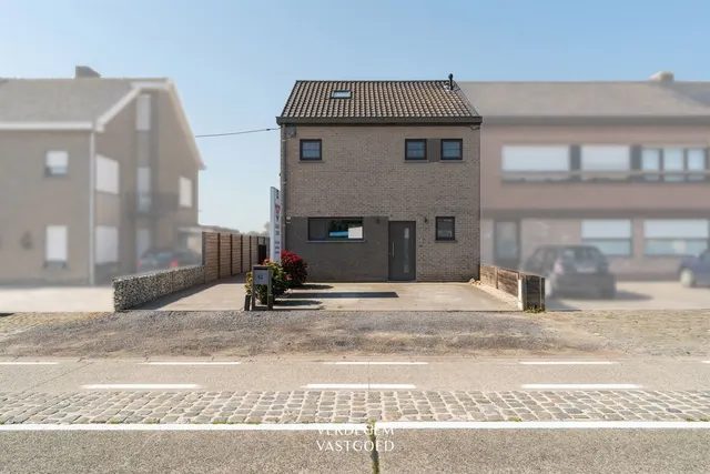 Huis te koop in Oosteeklo – 1/10