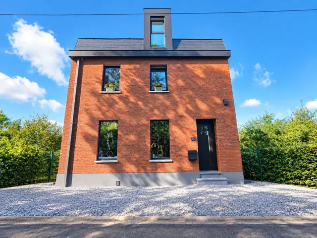 Villa te koop in Hyon – 1/10