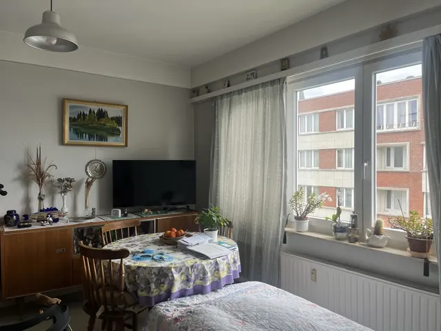 Studio te koop in Etterbeek – 1/10