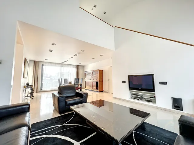 Appartement te huur in Etterbeek – 1/10