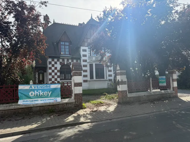 Herenhuis te koop in Ghlin – 1/3