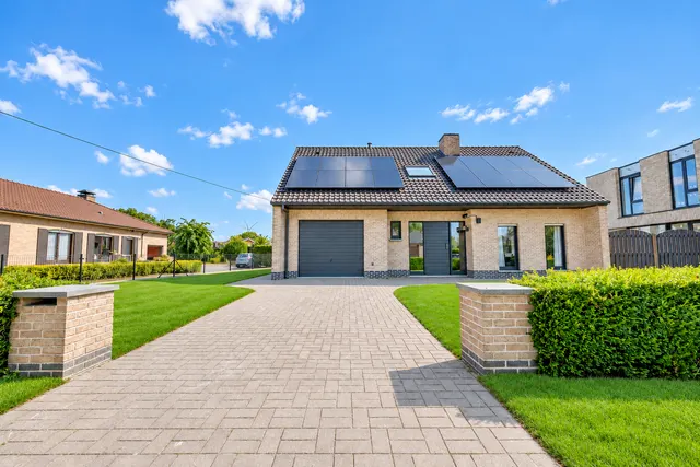 Huis te koop in Oosteeklo – 1/10