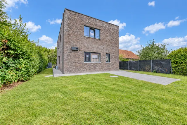 Huis te koop in Oosteeklo – 1/10