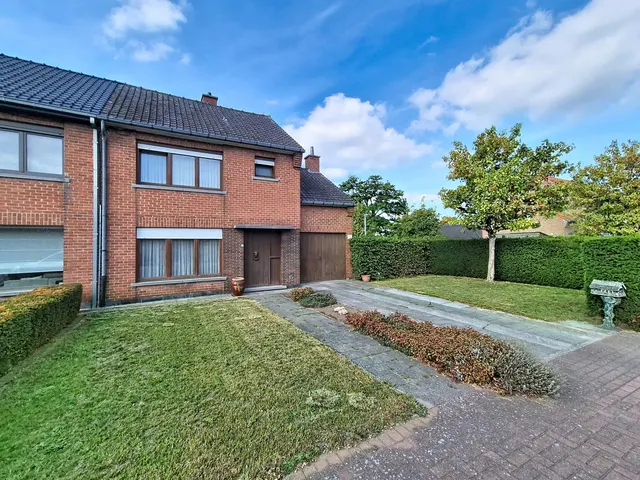 Huis te koop in Ooigem – 1/10