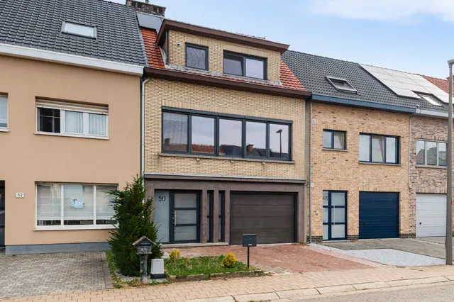 Huis te koop in Hoevenen – 1/10