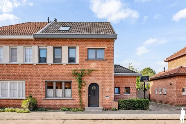 Huis à vendre à Brasschaat – 1/10