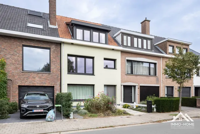 Huis te koop in Sint-Amandsberg – 1/10