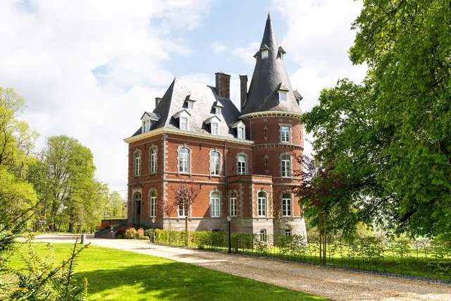 Woning en villa te koop in Marchin – 1/10