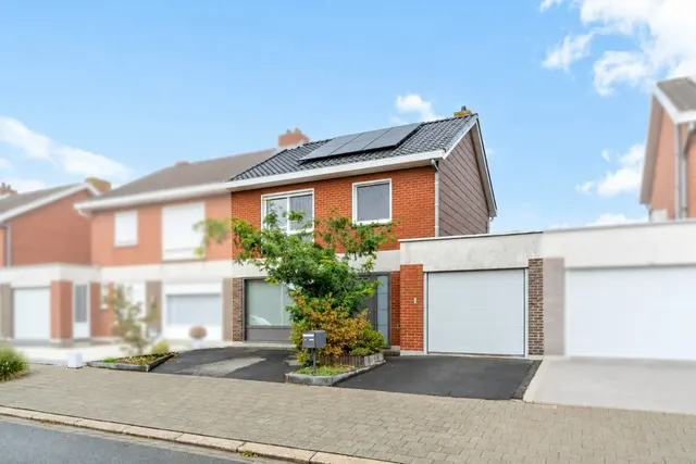 Huis te koop in Oostrozebeke – 1/10