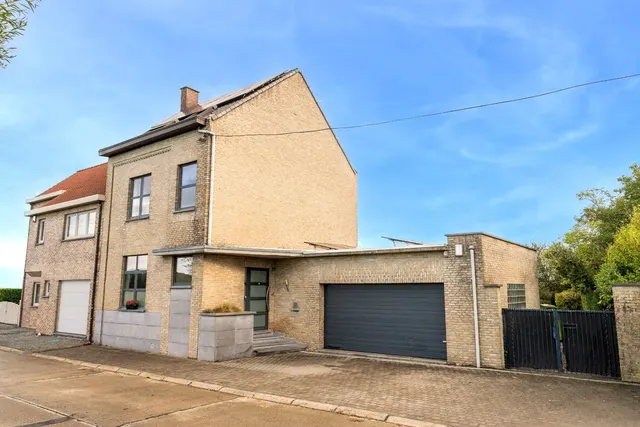 House for sale in Halle – 1/10