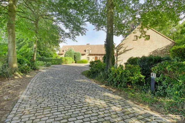 Villa te koop in Anzegem – 1/10