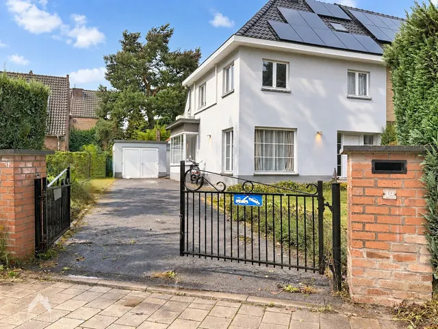 Huis te koop in Sint-Amandsberg – 1/10