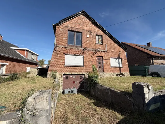 Villa te koop in Fontaine-l'Eveque – 1/5