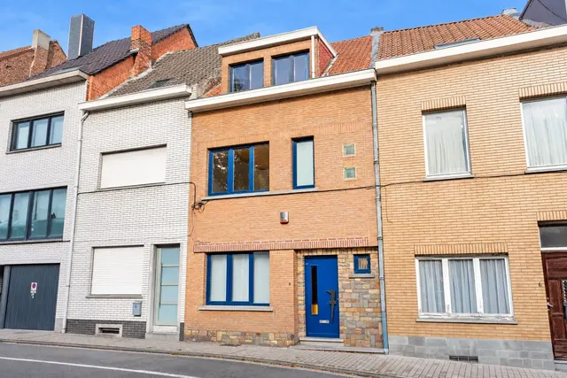 House for sale in Halle – 1/10