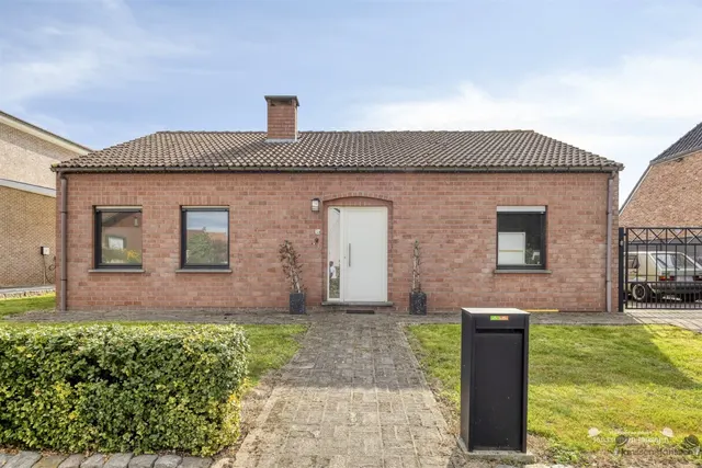 Bungalow te koop in Rijkel – 1/10
