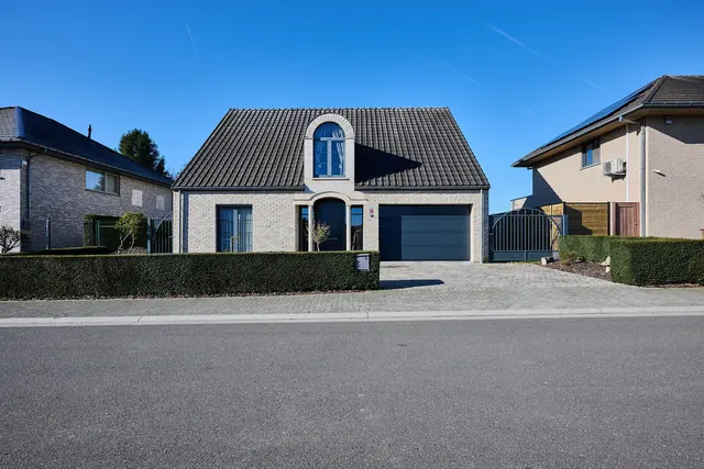 Villa te koop in Denderleeuw – 1/10