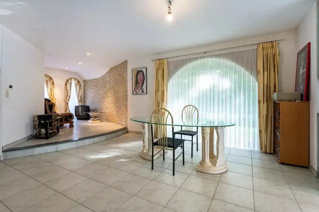 Huis te koop in Wijnegem – 1/10