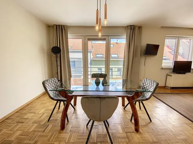 Appartement te huur in Woluwe-Saint-Pierre – 1/10