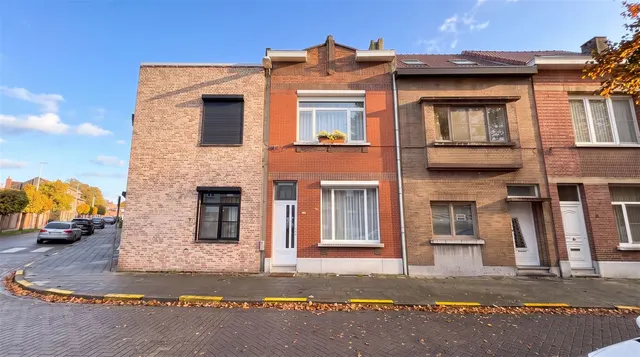 Huis te koop in Wijnegem – 1/10