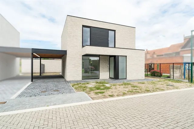 Huis te koop in Oosteeklo – 1/10