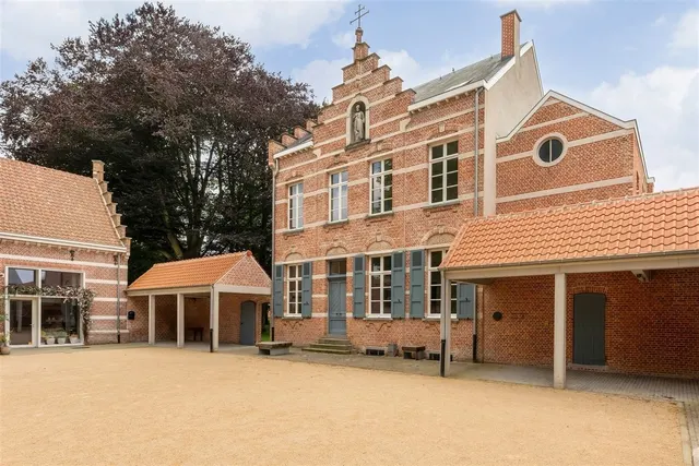 Huis te koop in Hoogstraten – 1/10