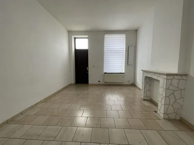 Maison à louer à Gilly À Louer – 1/10