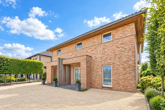 Villa te koop in Maaseik – 1/10
