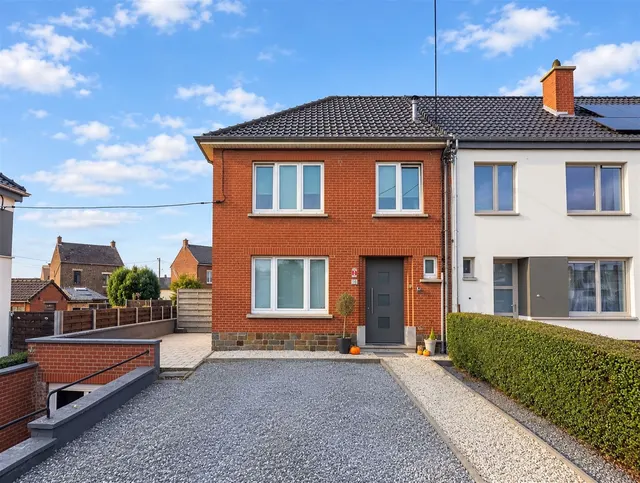 Huis te koop in Jemeppe-Sur-Sambre – 1/10