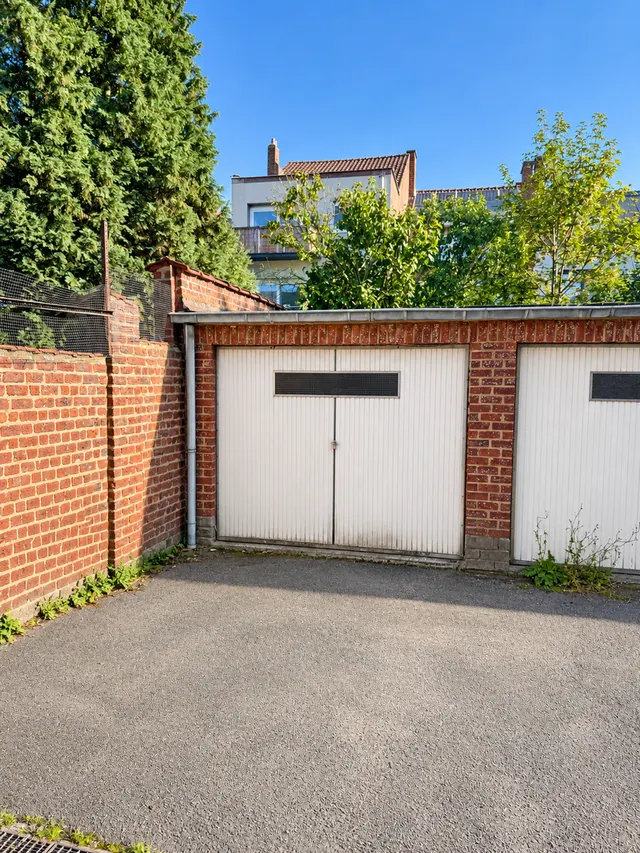 Gesloten garagebox for sale in Halle – 1/2