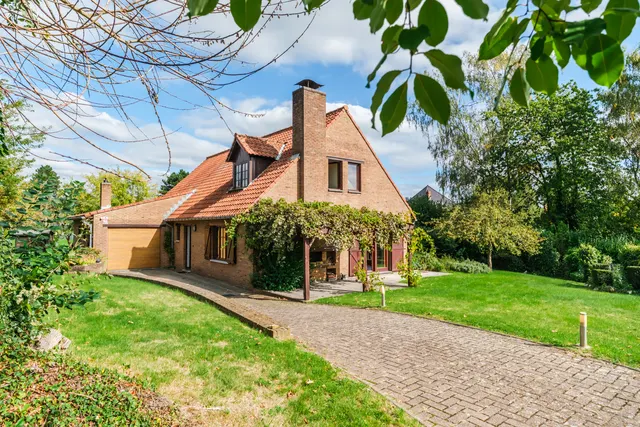 villa for sale in Rhode-Saint-Genèse – 1/10