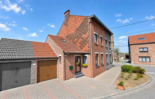 Huis te koop in Mont-Sur-Marchienne – 1/10