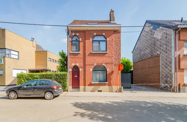 House for sale in Halle – 1/10