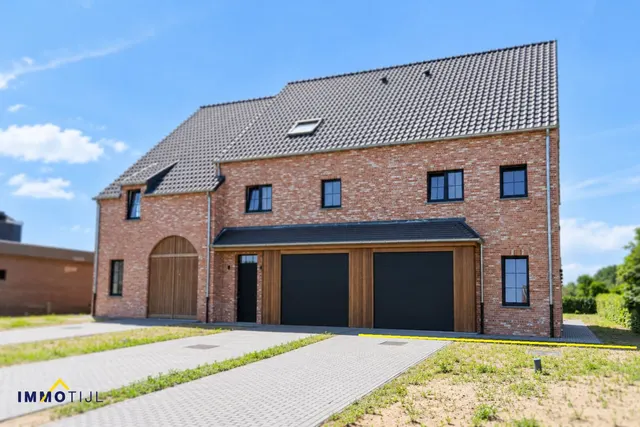 Villa te koop in Wichelen – 1/10