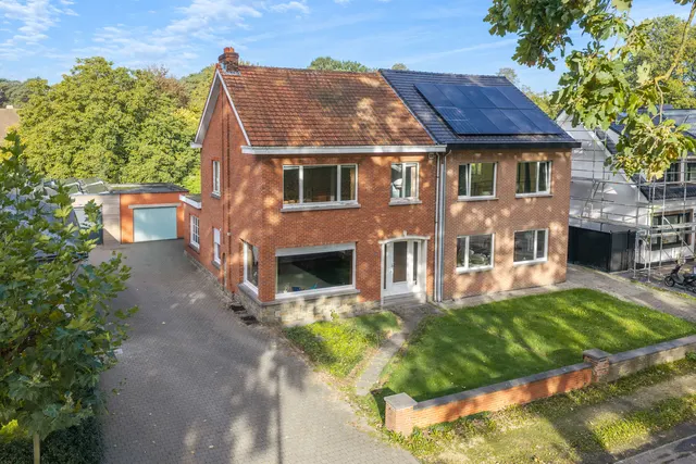 Huis te koop in S Gravenwezel – 1/10