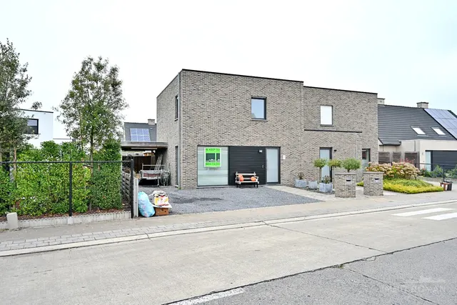 Woning for sale in Beveren-Leie – 1/10