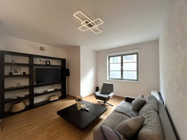 Rez-de-chaussée te huur in Ixelles – 1/10