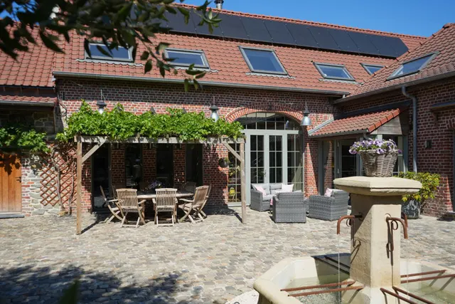 Villa for sale in Pecq – 1/10