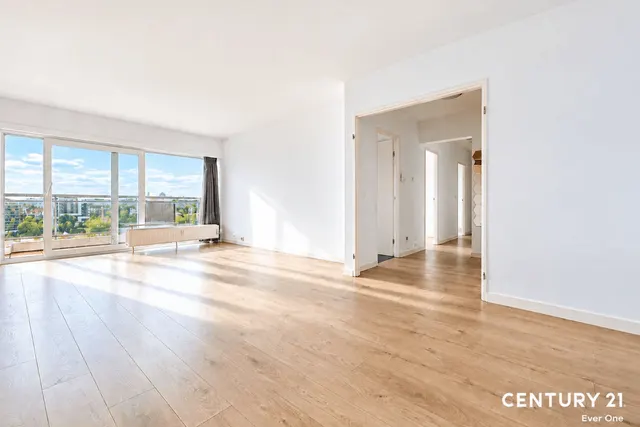 Appartement te koop in Evere – 1/8