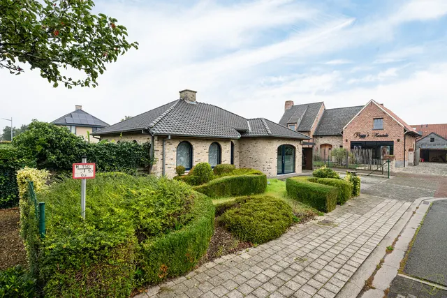 Huis for sale in Eeklo – 1/10