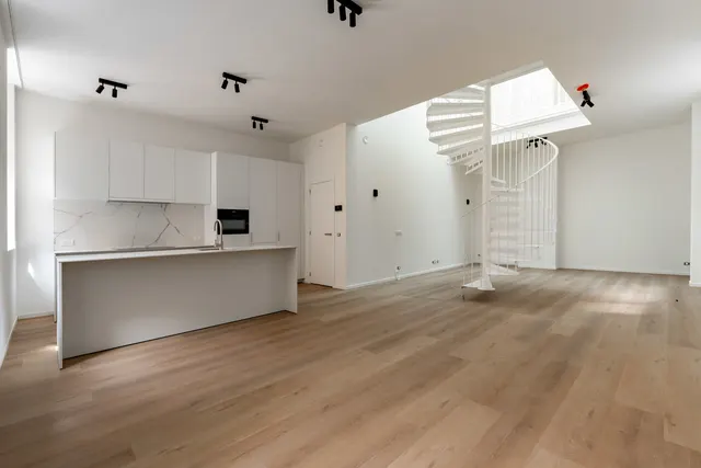 Triplex for rent in Bruxelles – 1/18