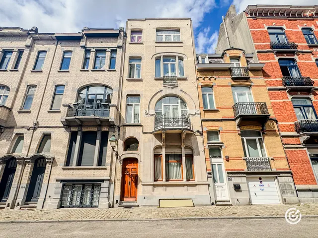 Appartement te koop in Etterbeek – 1/10
