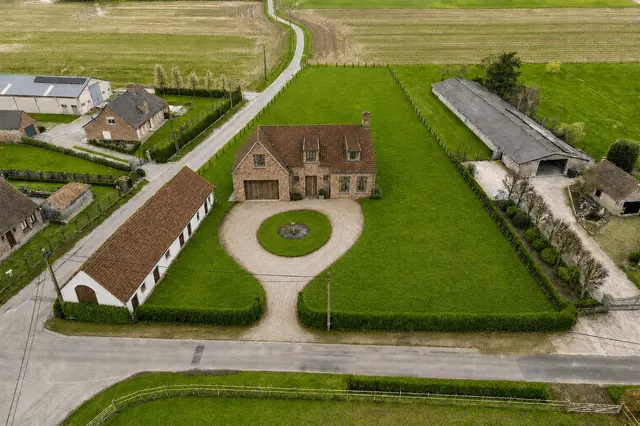 Huis te koop in Oostrozebeke – 1/10