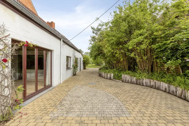house for sale in Roosdaal – 1/10