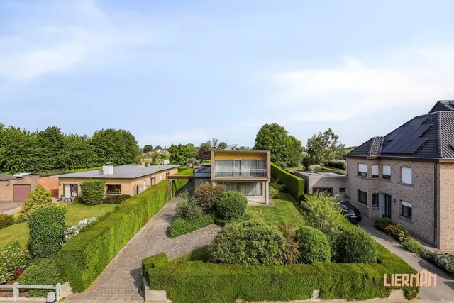 Huis te koop in Nieuwerkerken – 1/10