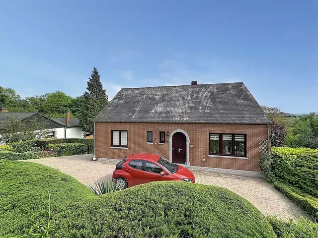 Huis te koop in Marche-Les-Dames – 1/10